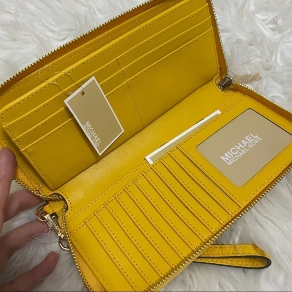 New Michael Kors jet set travel large continental wallet - Picture 3 of 10